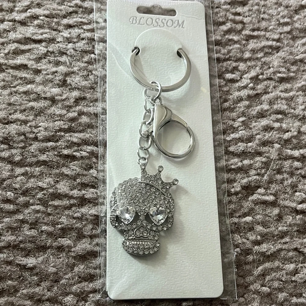 Blossom Crystal Skull Keychain - Silver